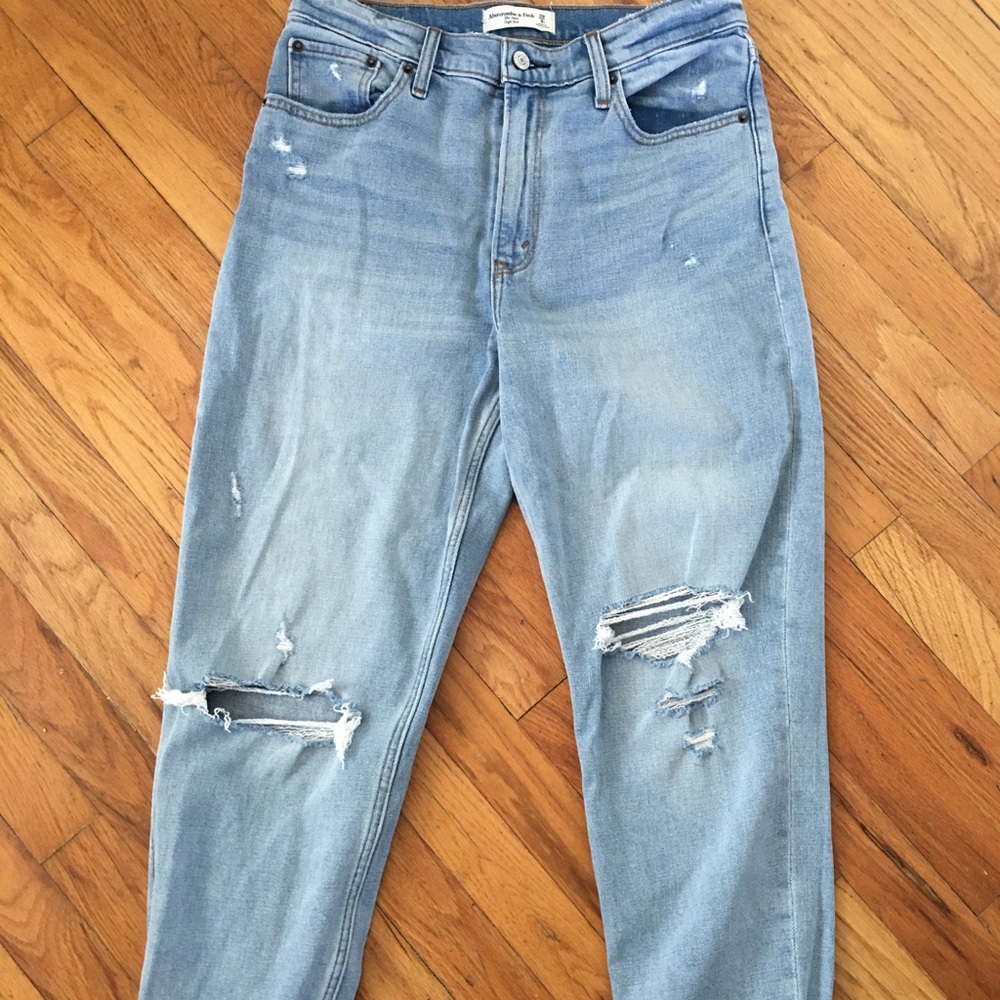 Abercrombie & Fitch The Mom Jean